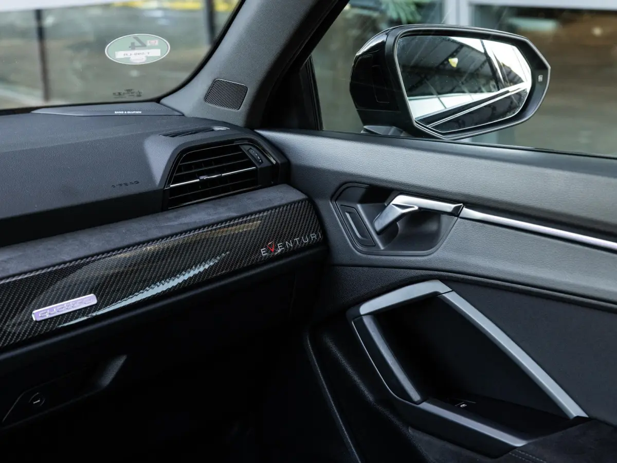 RSQ3 2.5 TFSI QUATTRO | LED MATRIX | PANORAMA/SCHUIF-KANTELDAK | 360 CAMERA | BANG & OLUFSEN | RS SPORTUITLAATSYSTEEM | ELEKTR.TREKHAAK | ELEKTR. VERSTELBARE STOELEN |