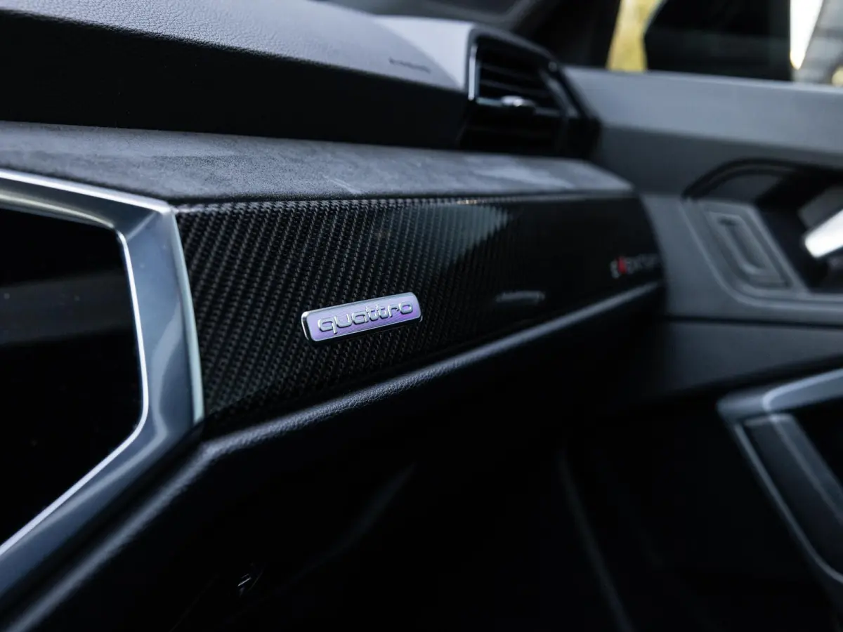 RSQ3 2.5 TFSI QUATTRO | LED MATRIX | PANORAMA/SCHUIF-KANTELDAK | 360 CAMERA | BANG & OLUFSEN | RS SPORTUITLAATSYSTEEM | ELEKTR.TREKHAAK | ELEKTR. VERSTELBARE STOELEN |