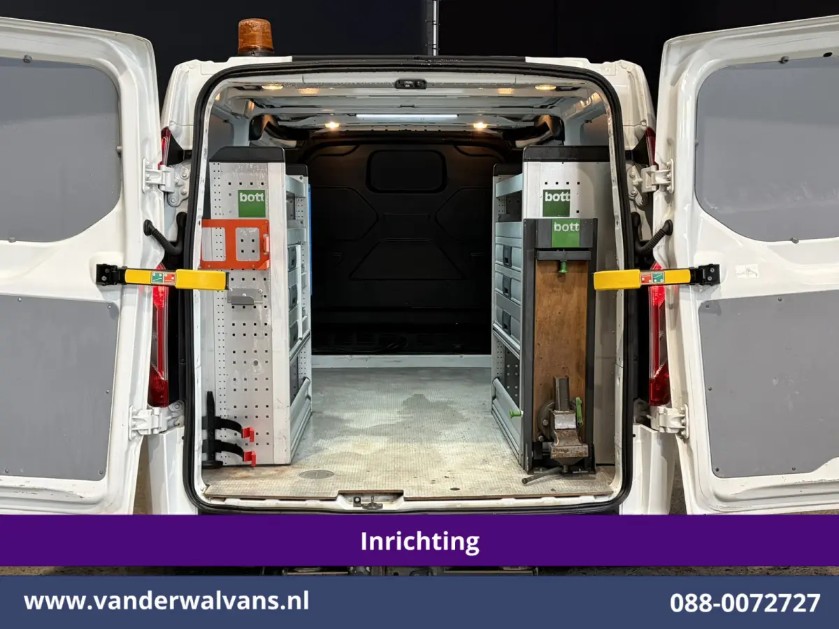 2.0 TDCI 130pk L2H1 inrichting Euro6 Airco | Camera | LED | 2800kg Trekhaak | Omvormer | Apple Carplay Cruisecontrol, Android Auto, Verwarmde Voorruit, Parkeersensoren, Bijrijdersbank
