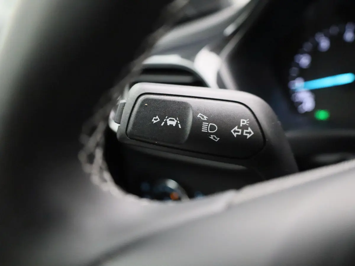 1.0 EcoBoost Titanium 125PK | Trekhaak | Cruisecontrol | Navigatie | Apple Car Play / Android Auto | Lichtmetaal