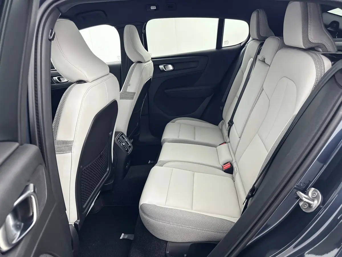 Single Motor Extended Range Ultra Europa 82 kWh | 19" Allseason | Runningboards | Elektr. verst. stoelen | 360 Camera | Harman Kardon | Stoel/Stuurverwarming | Warmtepomp