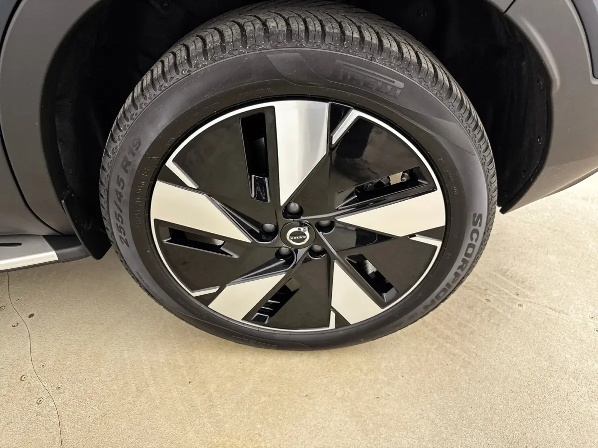 Single Motor Extended Range Ultra Europa 82 kWh | 19" Allseason | Runningboards | Elektr. verst. stoelen | 360 Camera | Harman Kardon | Stoel/Stuurverwarming | Warmtepomp