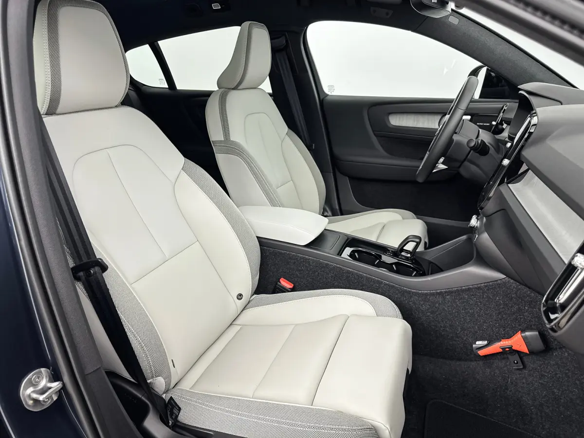 Single Motor Extended Range Ultra Europa 82 kWh | 19" Allseason | Runningboards | Elektr. verst. stoelen | 360 Camera | Harman Kardon | Stoel/Stuurverwarming | Warmtepomp