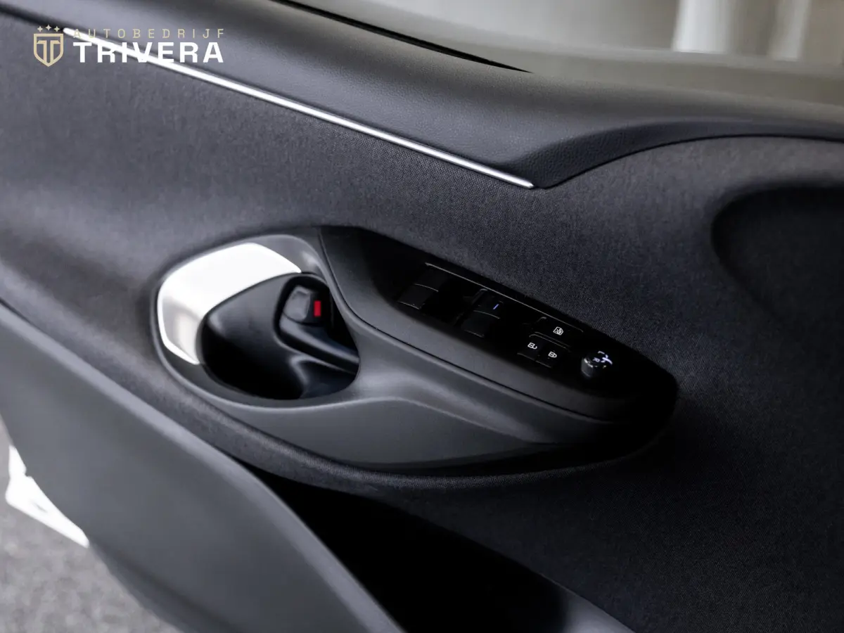 1.5 Hybrid Dynamic l SoH 94% l AUT.l CAM l 1ste eig.l CARPLAY l BTW Auto l Dealer onderhouden