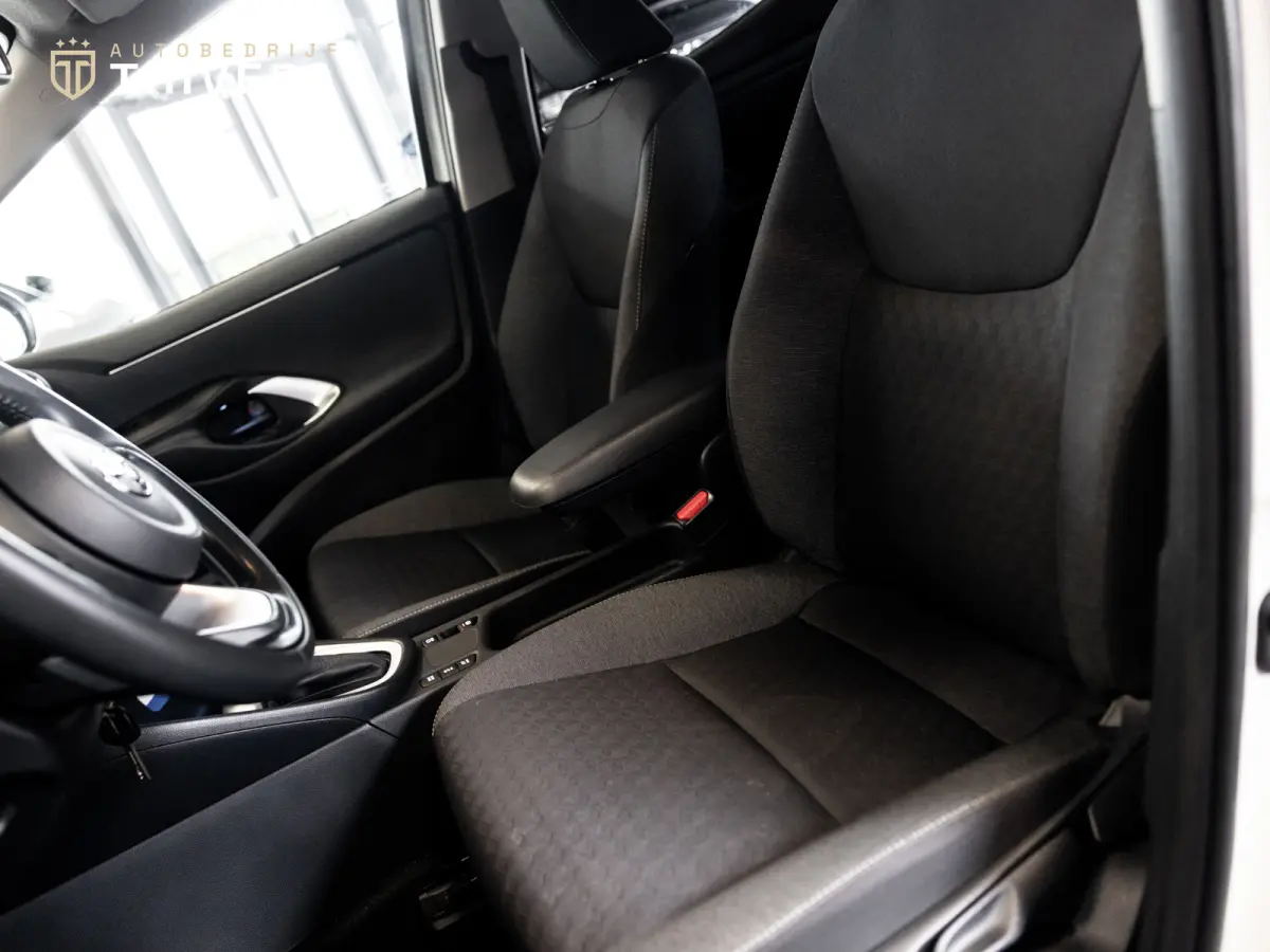 1.5 Hybrid Dynamic l SoH 94% l AUT.l CAM l 1ste eig.l CARPLAY l BTW Auto l Dealer onderhouden