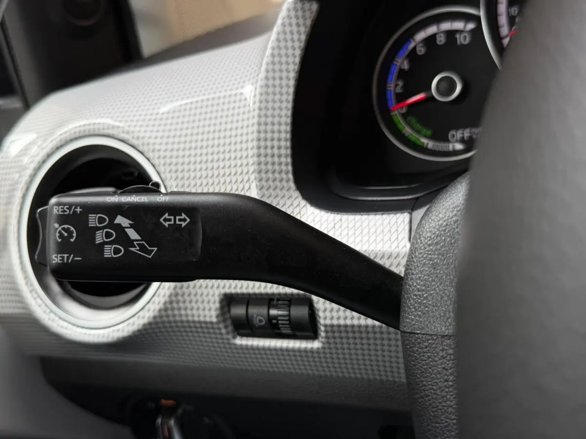 e-up! Style SoH 88% | Achteruitrijcamera | Afwijkende dakkleur | Climate & cruise control | Lichtmetalen velgen | Sfeerverlichting | Parkeersensoren achter