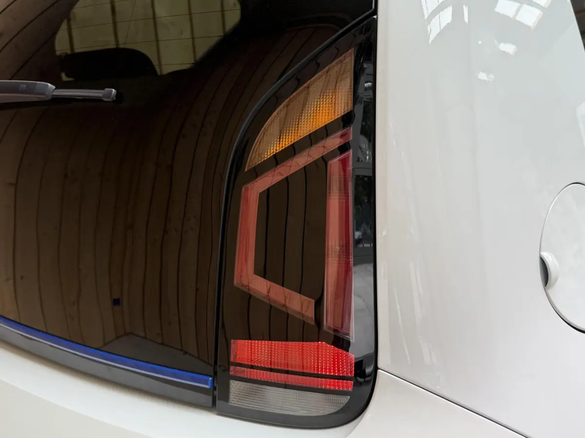 e-up! Style SoH 88% | Achteruitrijcamera | Afwijkende dakkleur | Climate & cruise control | Lichtmetalen velgen | Sfeerverlichting | Parkeersensoren achter