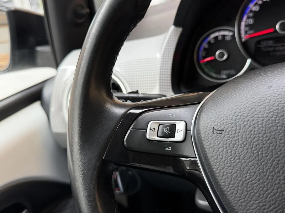 e-up! Style SoH 88% | Achteruitrijcamera | Afwijkende dakkleur | Climate & cruise control | Lichtmetalen velgen | Sfeerverlichting | Parkeersensoren achter
