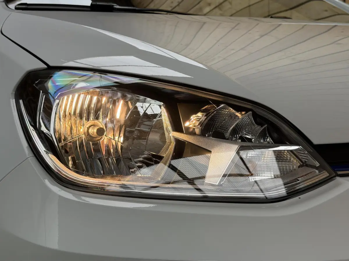 e-up! Style SoH 88% | Achteruitrijcamera | Afwijkende dakkleur | Climate & cruise control | Lichtmetalen velgen | Sfeerverlichting | Parkeersensoren achter