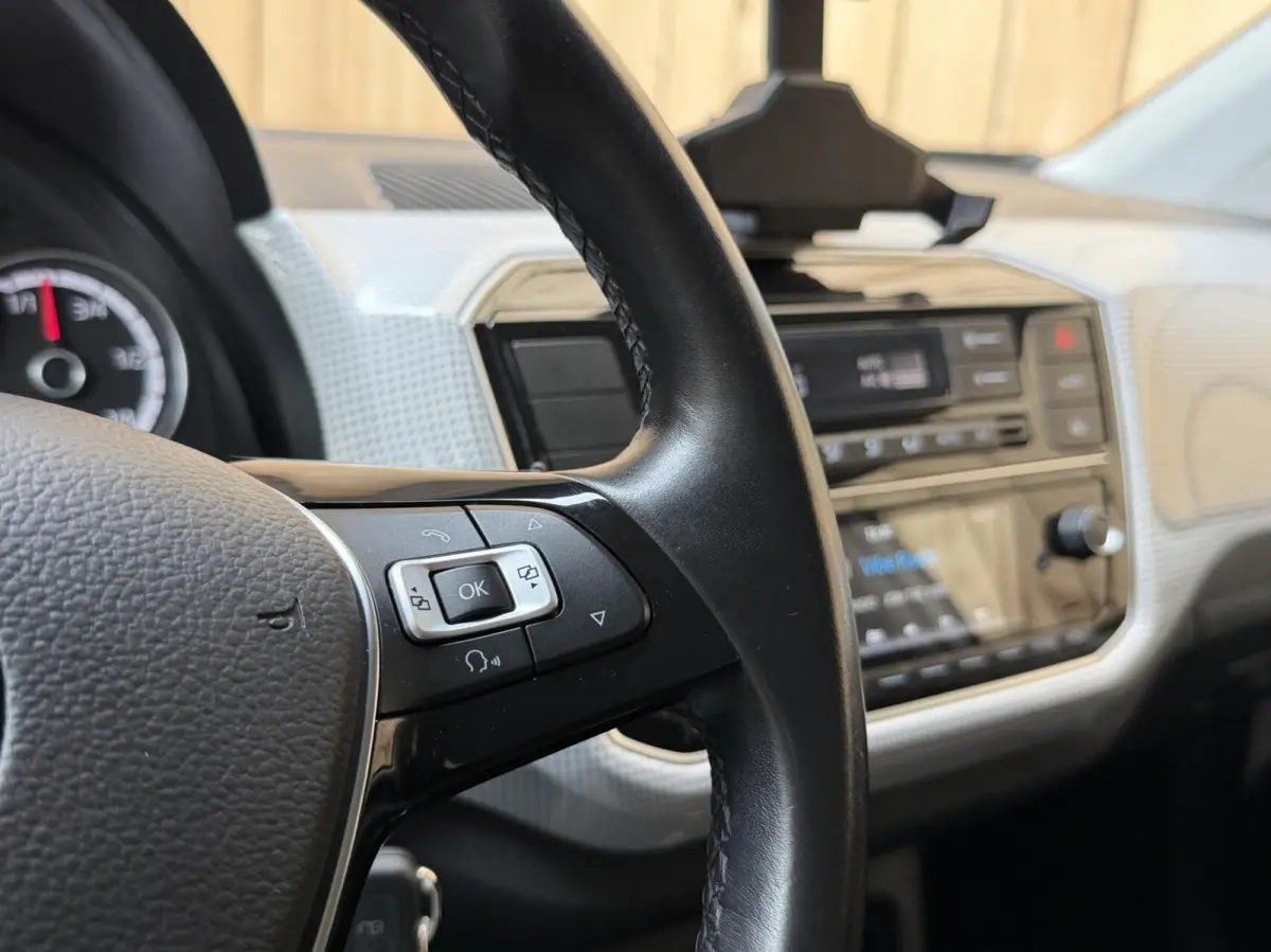 e-up! Style SoH 88% | Achteruitrijcamera | Afwijkende dakkleur | Climate & cruise control | Lichtmetalen velgen | Sfeerverlichting | Parkeersensoren achter