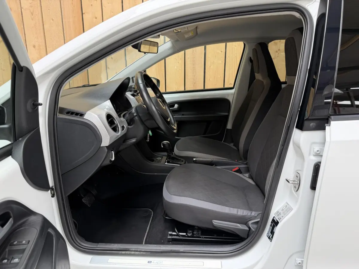 e-up! Style SoH 88% | Achteruitrijcamera | Afwijkende dakkleur | Climate & cruise control | Lichtmetalen velgen | Sfeerverlichting | Parkeersensoren achter