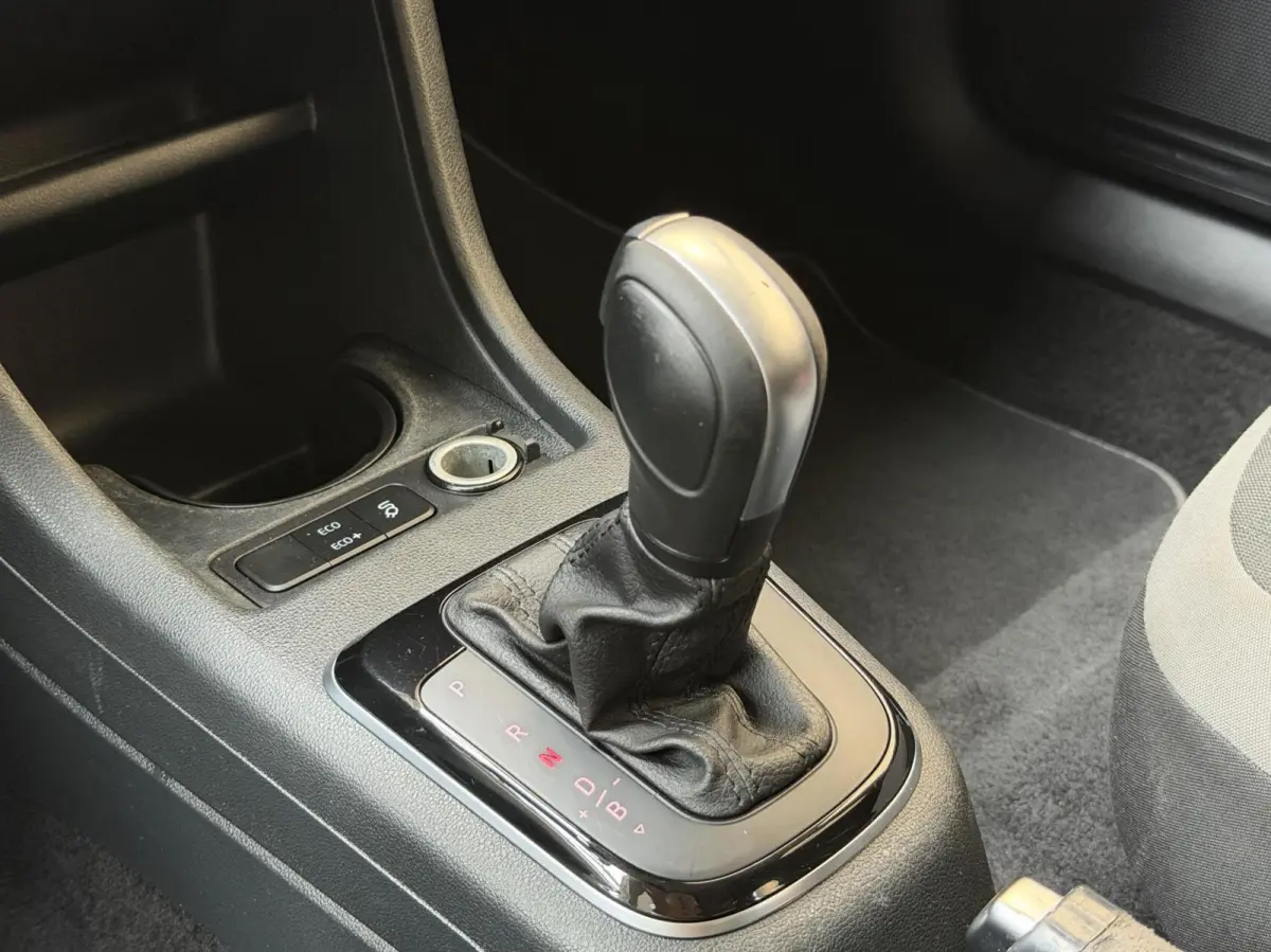 e-up! Style SoH 88% | Achteruitrijcamera | Afwijkende dakkleur | Climate & cruise control | Lichtmetalen velgen | Sfeerverlichting | Parkeersensoren achter