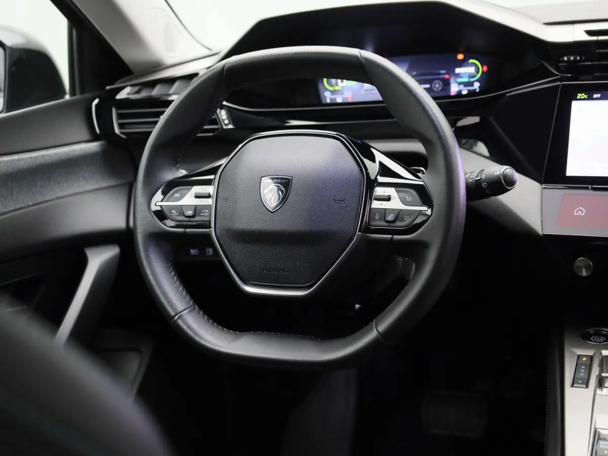 1.6 Plug-in Hybrid 180 Allure | APPLE CARPLAY | ANDROID AUTO | ACHTERUITRIJCAMERA | HALF-LEDER | DIGITAL COCKPIT | NAVIGATIE | CRUISE CONTROL | LED VERLICHTING | LICHTMETALEN VELGEN | GETINT