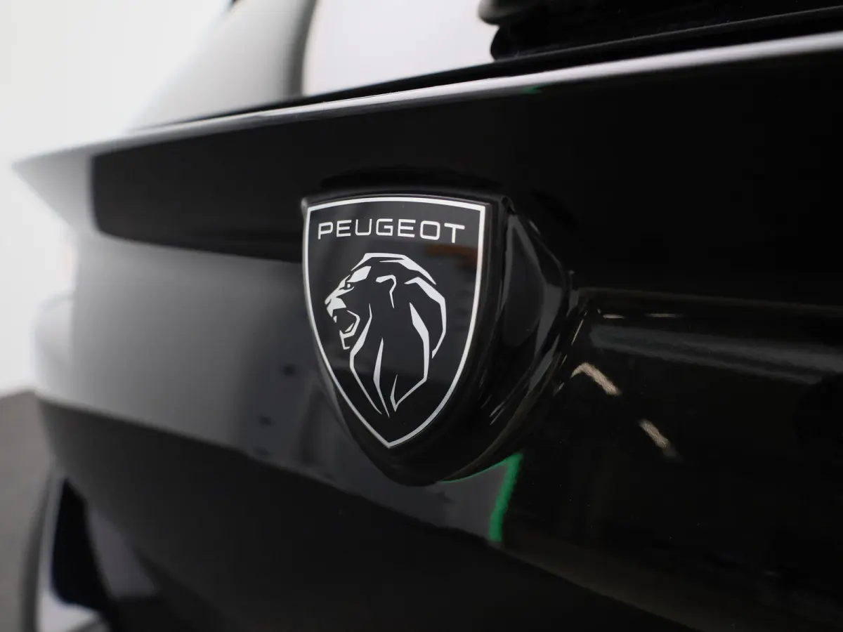 1.6 Plug-in Hybrid 180 Allure | APPLE CARPLAY | ANDROID AUTO | ACHTERUITRIJCAMERA | HALF-LEDER | DIGITAL COCKPIT | NAVIGATIE | CRUISE CONTROL | LED VERLICHTING | LICHTMETALEN VELGEN | GETINT