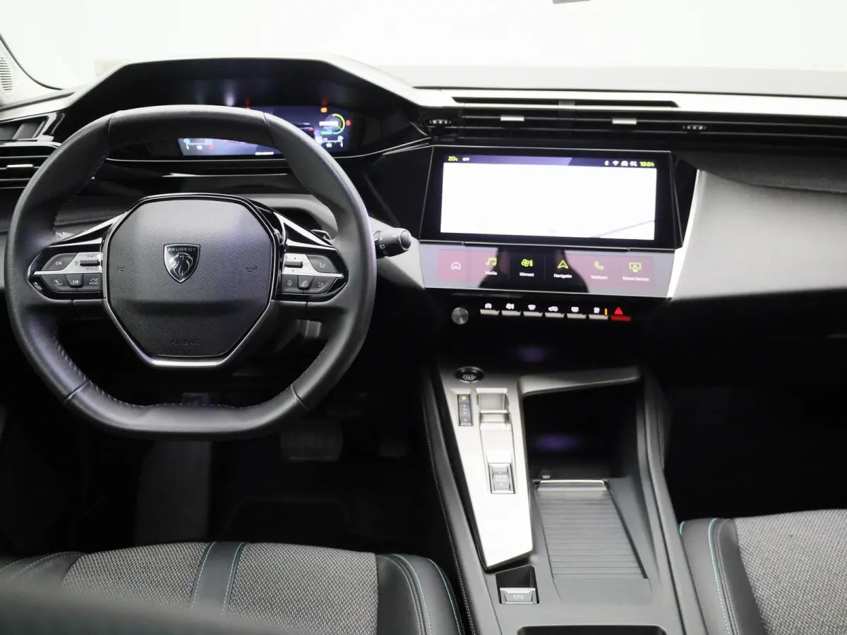 1.6 Plug-in Hybrid 180 Allure | APPLE CARPLAY | ANDROID AUTO | ACHTERUITRIJCAMERA | HALF-LEDER | DIGITAL COCKPIT | NAVIGATIE | CRUISE CONTROL | LED VERLICHTING | LICHTMETALEN VELGEN | GETINT