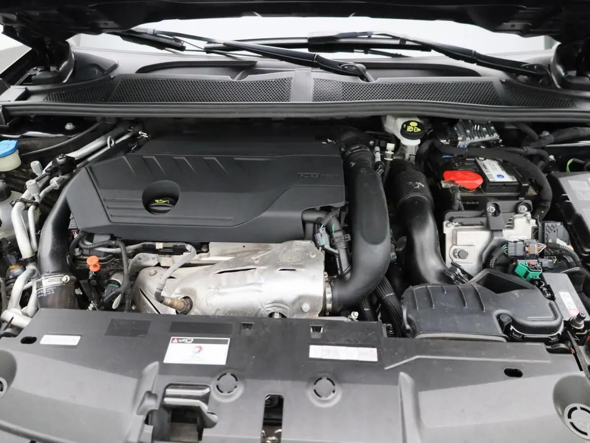 1.6 Plug-in Hybrid 180 Allure | APPLE CARPLAY | ANDROID AUTO | ACHTERUITRIJCAMERA | HALF-LEDER | DIGITAL COCKPIT | NAVIGATIE | CRUISE CONTROL | LED VERLICHTING | LICHTMETALEN VELGEN | GETINT