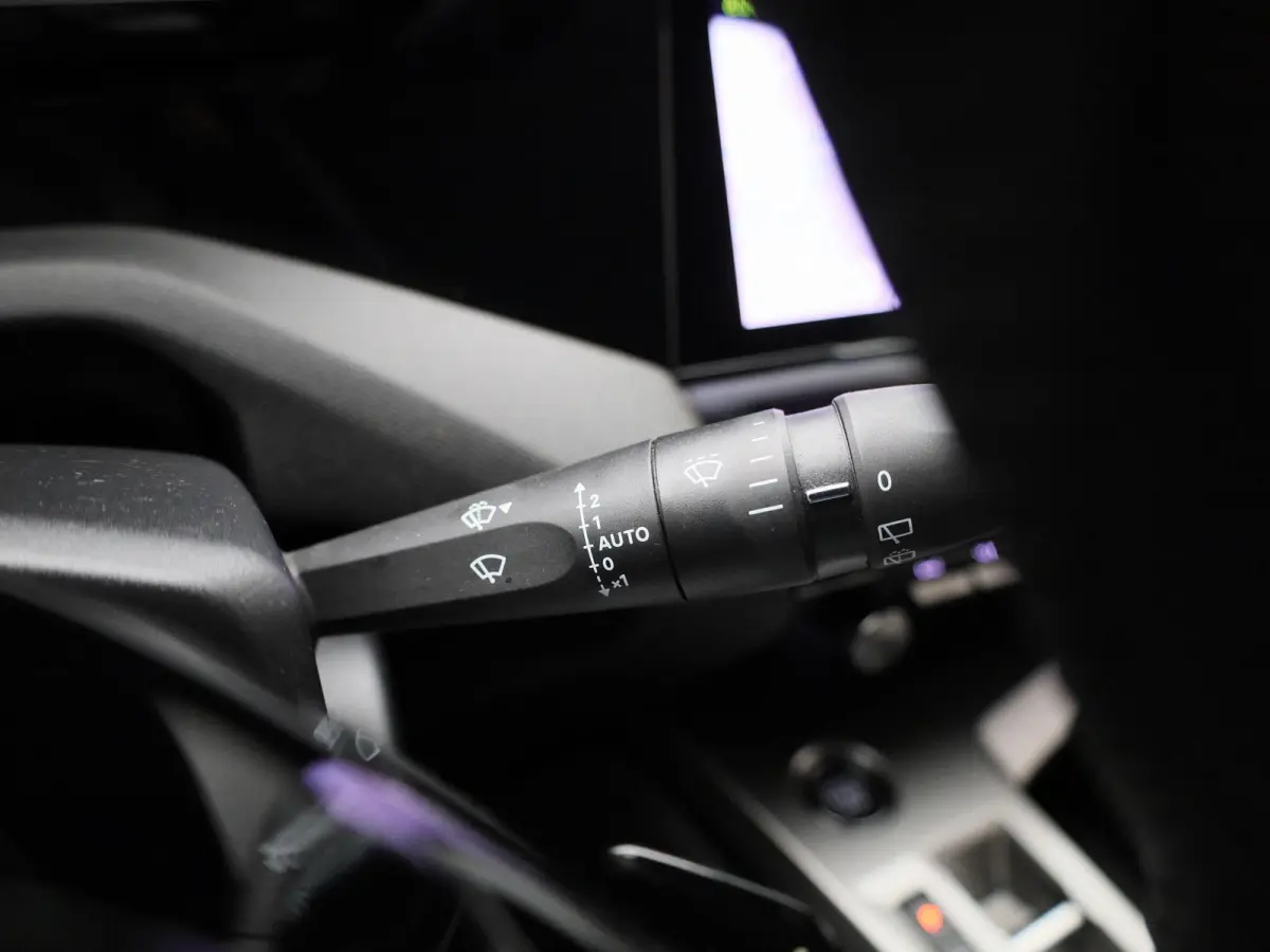 1.6 Plug-in Hybrid 180 Allure | APPLE CARPLAY | ANDROID AUTO | ACHTERUITRIJCAMERA | HALF-LEDER | DIGITAL COCKPIT | NAVIGATIE | CRUISE CONTROL | LED VERLICHTING | LICHTMETALEN VELGEN | GETINT