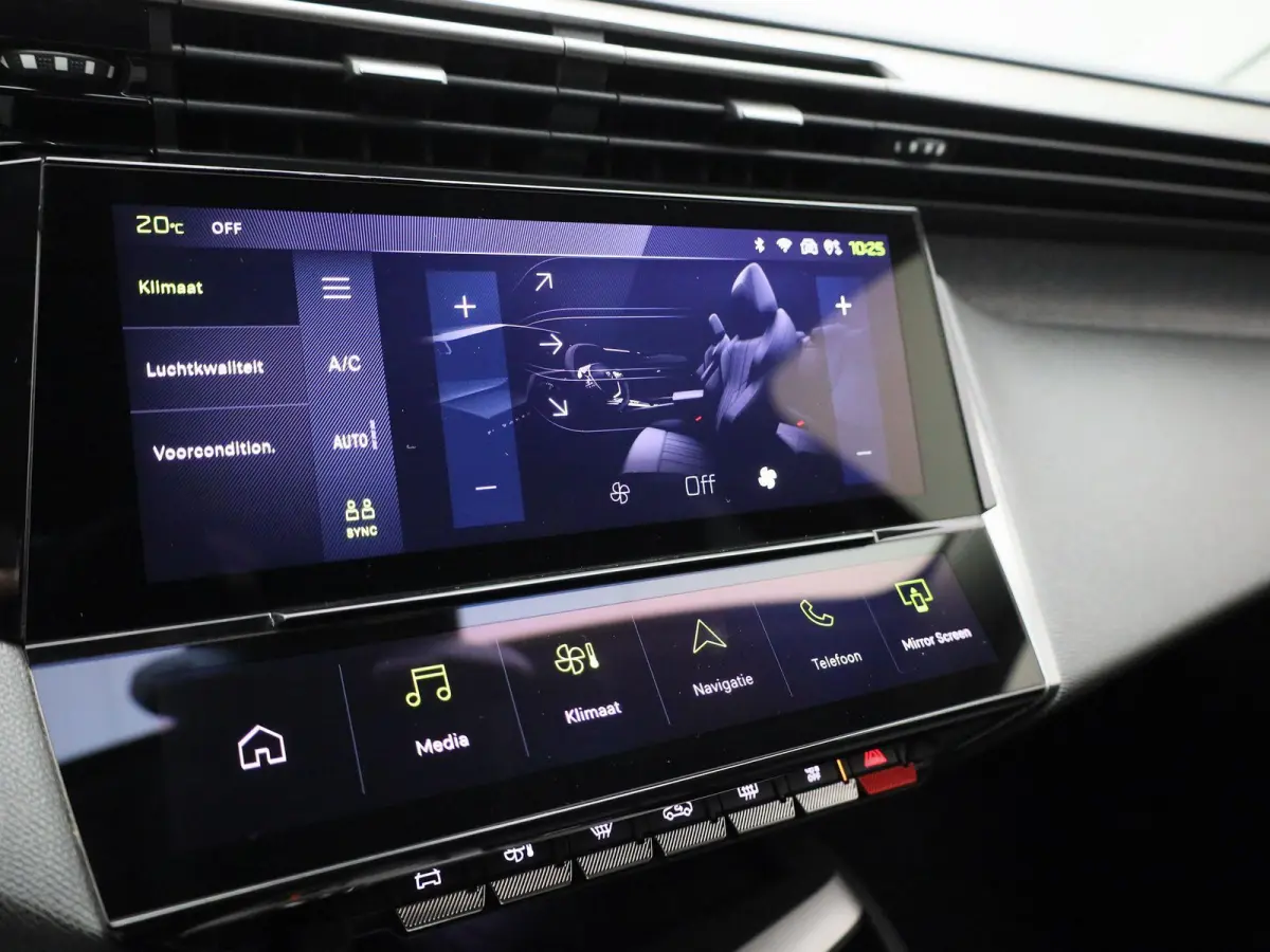 1.6 Plug-in Hybrid 180 Allure | APPLE CARPLAY | ANDROID AUTO | ACHTERUITRIJCAMERA | HALF-LEDER | DIGITAL COCKPIT | NAVIGATIE | CRUISE CONTROL | LED VERLICHTING | LICHTMETALEN VELGEN | GETINT