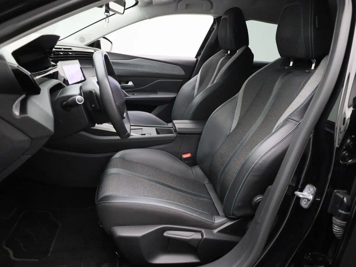 1.6 Plug-in Hybrid 180 Allure | APPLE CARPLAY | ANDROID AUTO | ACHTERUITRIJCAMERA | HALF-LEDER | DIGITAL COCKPIT | NAVIGATIE | CRUISE CONTROL | LED VERLICHTING | LICHTMETALEN VELGEN | GETINT