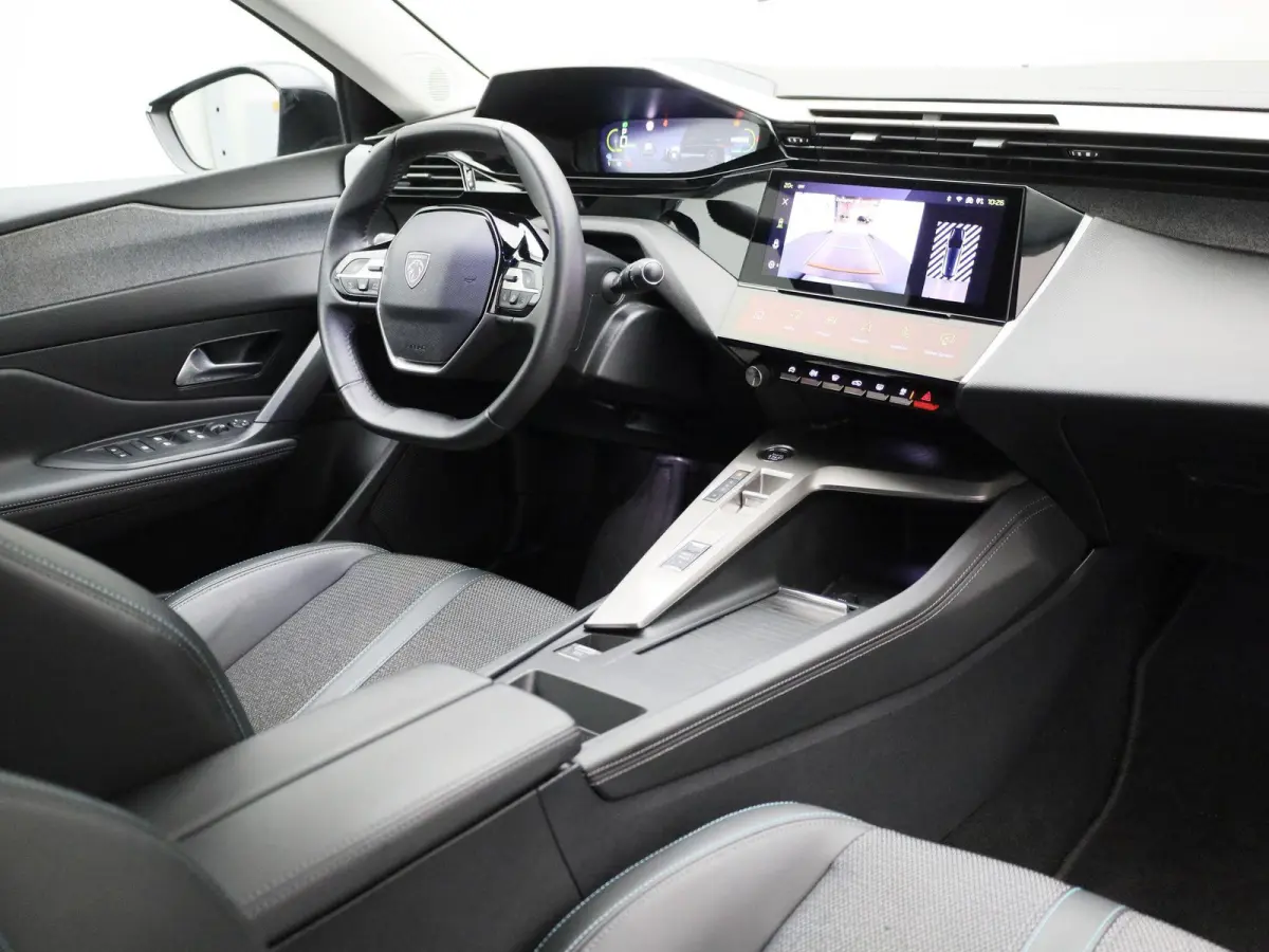 1.6 Plug-in Hybrid 180 Allure | APPLE CARPLAY | ANDROID AUTO | ACHTERUITRIJCAMERA | HALF-LEDER | DIGITAL COCKPIT | NAVIGATIE | CRUISE CONTROL | LED VERLICHTING | LICHTMETALEN VELGEN | GETINT