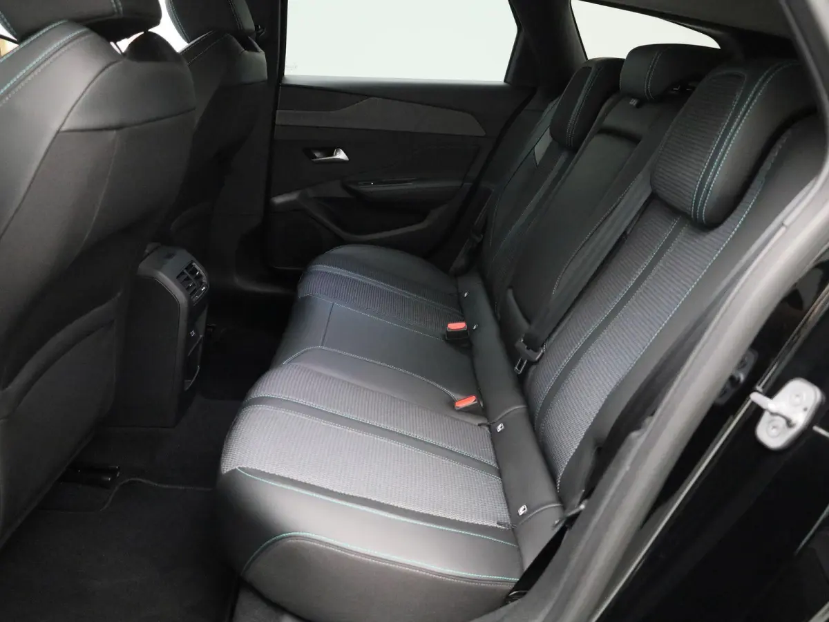1.6 Plug-in Hybrid 180 Allure | APPLE CARPLAY | ANDROID AUTO | ACHTERUITRIJCAMERA | HALF-LEDER | DIGITAL COCKPIT | NAVIGATIE | CRUISE CONTROL | LED VERLICHTING | LICHTMETALEN VELGEN | GETINT