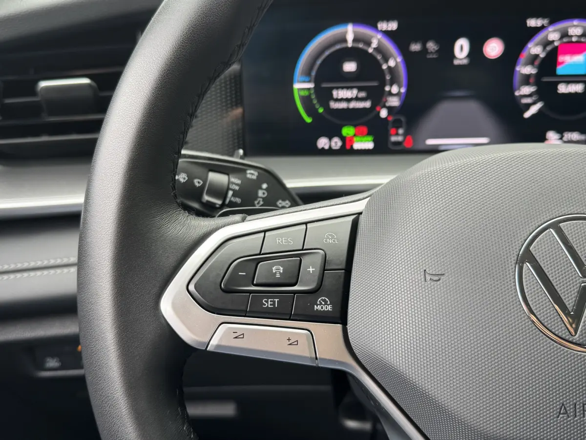 1.5 eHybrid 204PK DSG LIFE TREKHAAK/CAMERA/CARPLAY FABRIEKSGARANTIE TOT 2030