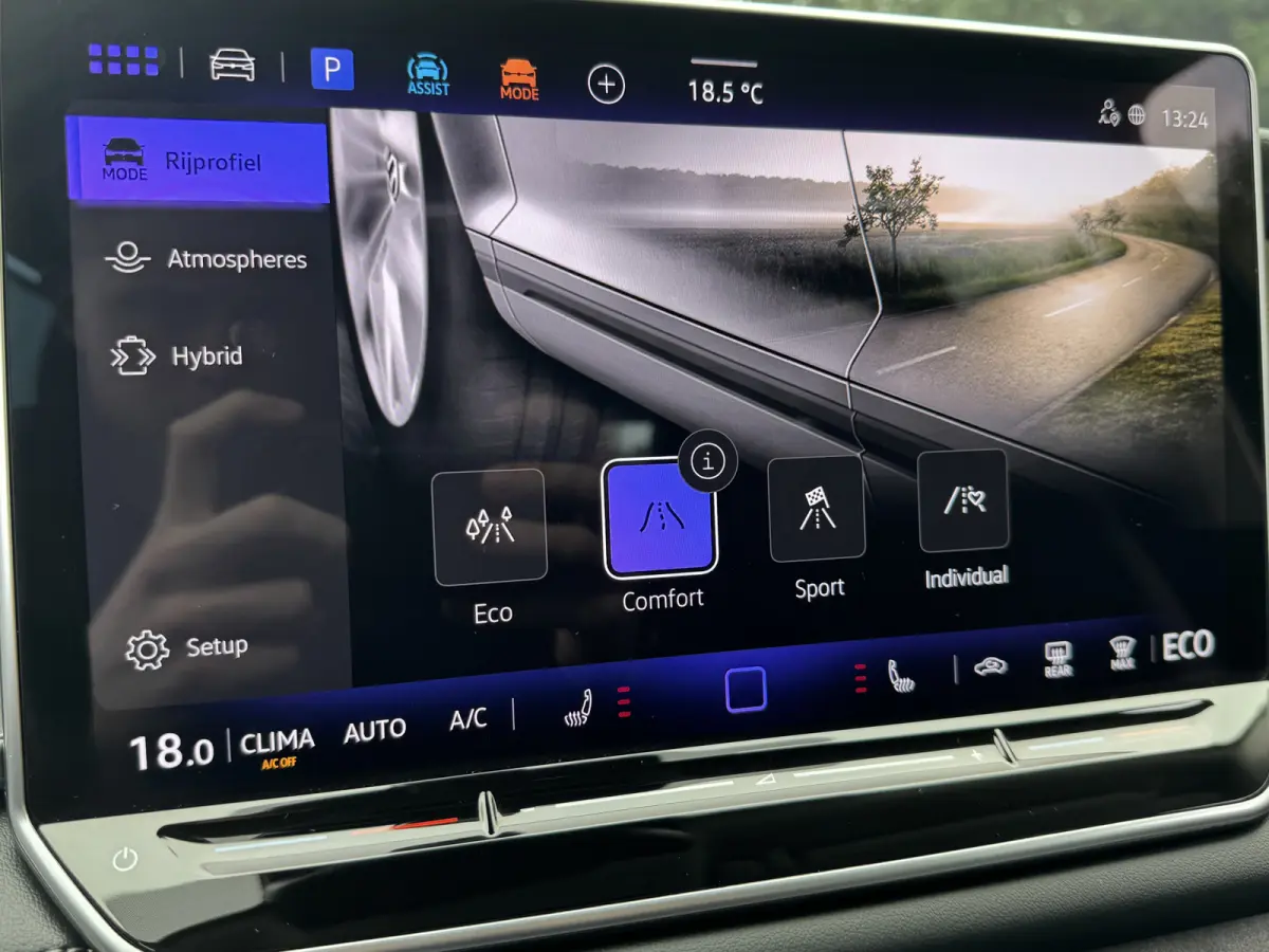 1.5 eHybrid 204PK DSG LIFE TREKHAAK/CAMERA/CARPLAY FABRIEKSGARANTIE TOT 2030