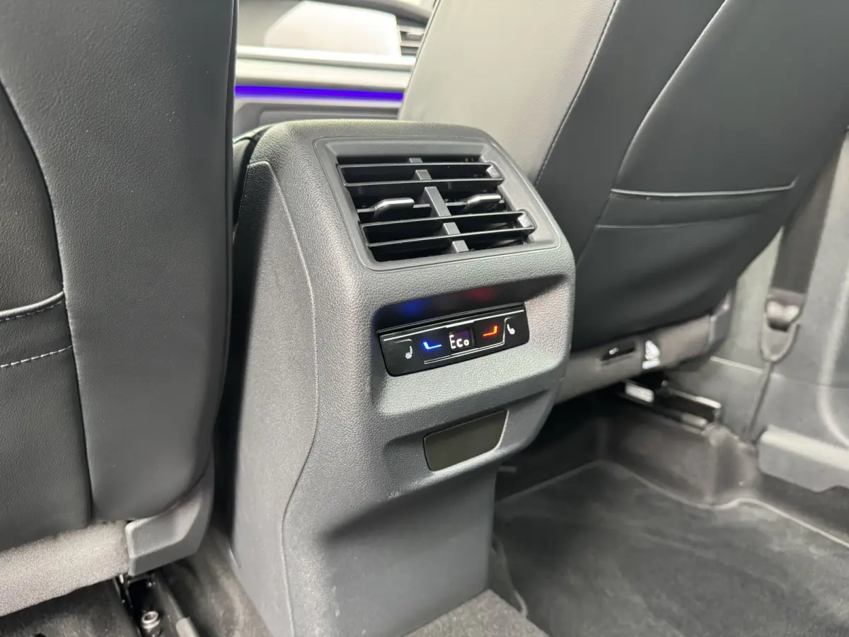 1.5 eHybrid 204PK DSG LIFE TREKHAAK/CAMERA/CARPLAY FABRIEKSGARANTIE TOT 2030