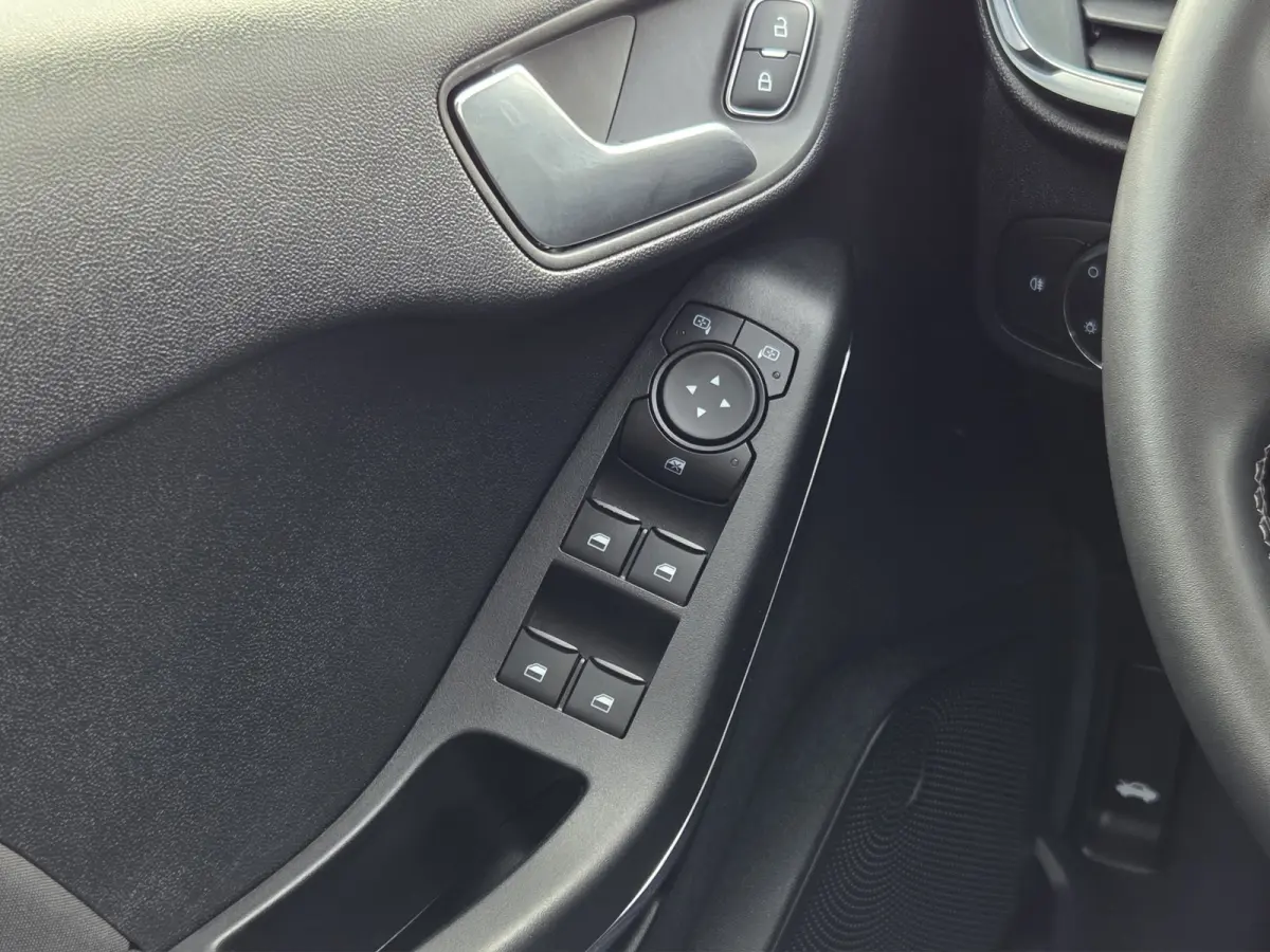 1.0 EcoBoost Hybrid Titanium Carplay | Adaptieve cruise | Camera | Stoel- stuurverw. | Keyless | PDC | LED