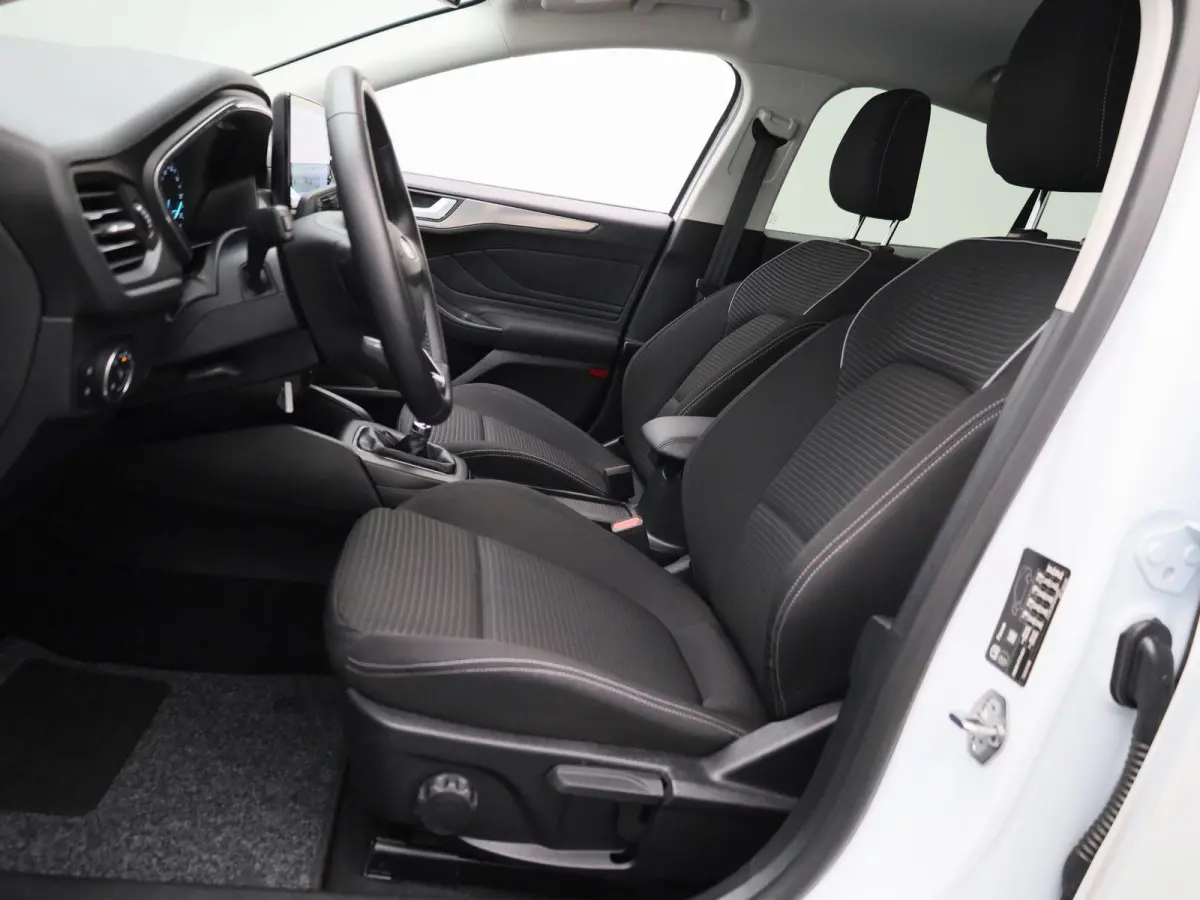 1.0 EcoBoost Hybrid Titanium | APPLE CARPLAY | ANDROID AUTO | PARKEERSENSOREN | LED VERLICHTING | LICHTMETALEN VELGEN | NAVIGATIE | KEYLESS GO | CRUISE CONTROL | RIJSTROOKHULP |
