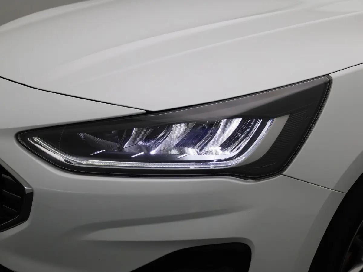 1.0 EcoBoost Hybrid Titanium | APPLE CARPLAY | ANDROID AUTO | PARKEERSENSOREN | LED VERLICHTING | LICHTMETALEN VELGEN | NAVIGATIE | KEYLESS GO | CRUISE CONTROL | RIJSTROOKHULP |