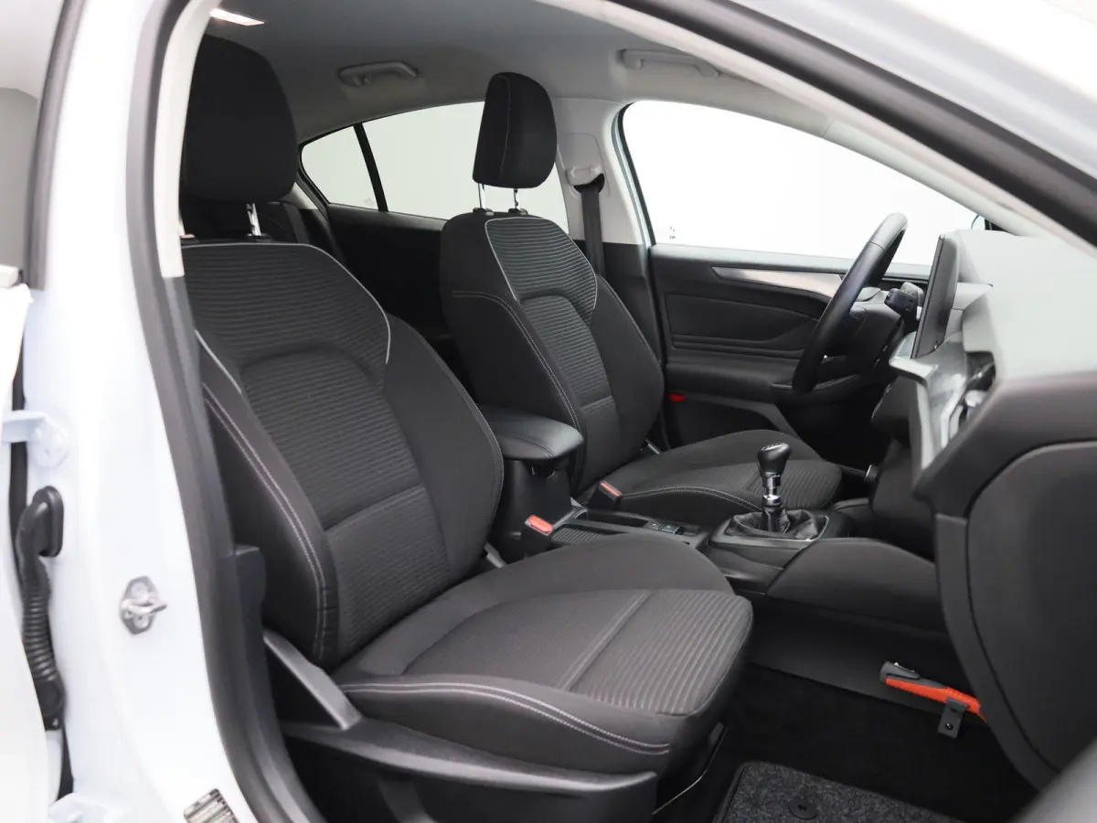 1.0 EcoBoost Hybrid Titanium | APPLE CARPLAY | ANDROID AUTO | PARKEERSENSOREN | LED VERLICHTING | LICHTMETALEN VELGEN | NAVIGATIE | KEYLESS GO | CRUISE CONTROL | RIJSTROOKHULP |