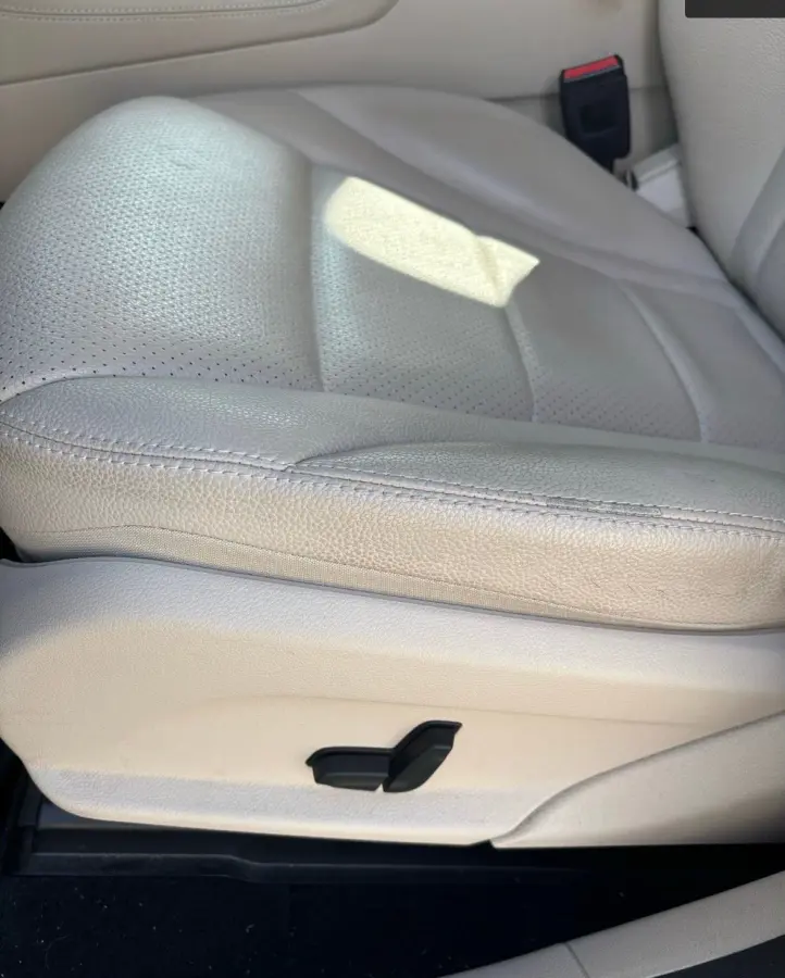 200 Business Solution Limited Camera | Vol Leder | Elek. Stoelen | Carplay | Climate | Stoelverwarming | Trekhaak | LED | Parkeersensoren | Achteruitrijcamera | Airco (automatisch) | Apple C