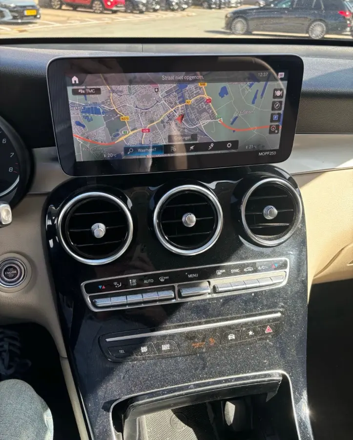 200 Business Solution Limited Camera | Vol Leder | Elek. Stoelen | Carplay | Climate | Stoelverwarming | Trekhaak | LED | Parkeersensoren | Achteruitrijcamera | Airco (automatisch) | Apple C