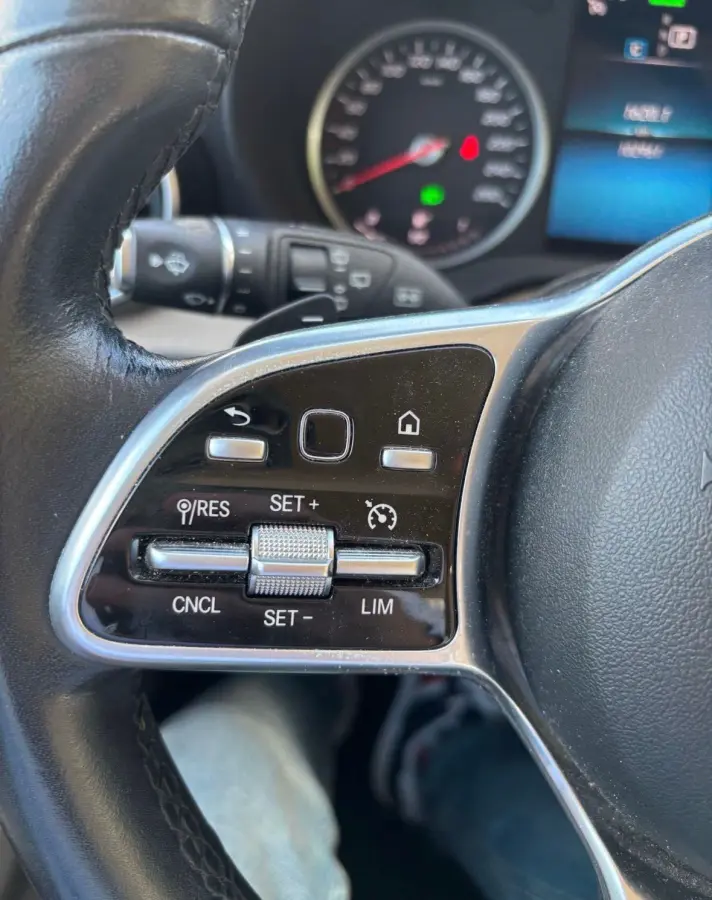 200 Business Solution Limited Camera | Vol Leder | Elek. Stoelen | Carplay | Climate | Stoelverwarming | Trekhaak | LED | Parkeersensoren | Achteruitrijcamera | Airco (automatisch) | Apple C