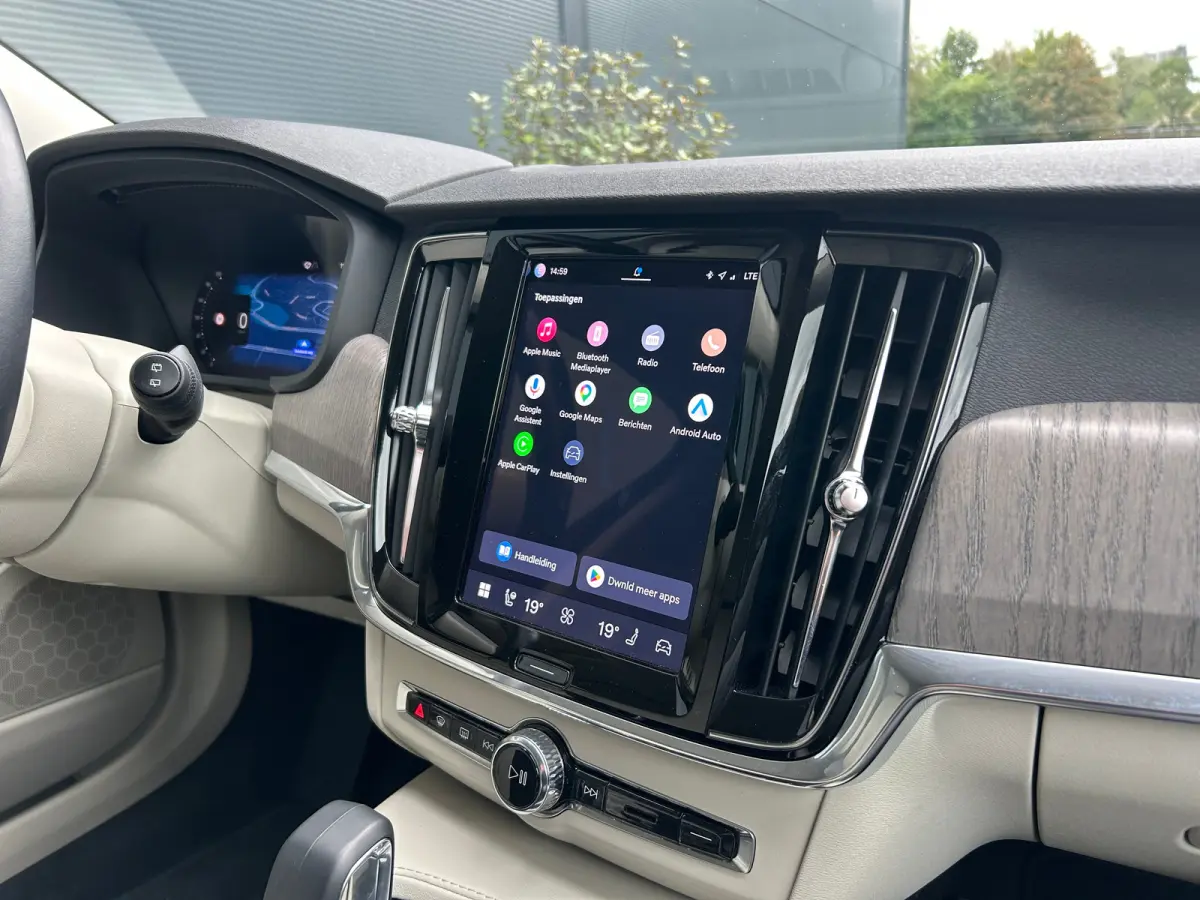 Long Range 2.0 T6 Plug-in hybrid AWD Core Bright | Memory | sOh 99% | Leder | Pilot Assist | BLIS | Stoel & stuurverwarming | Camera |