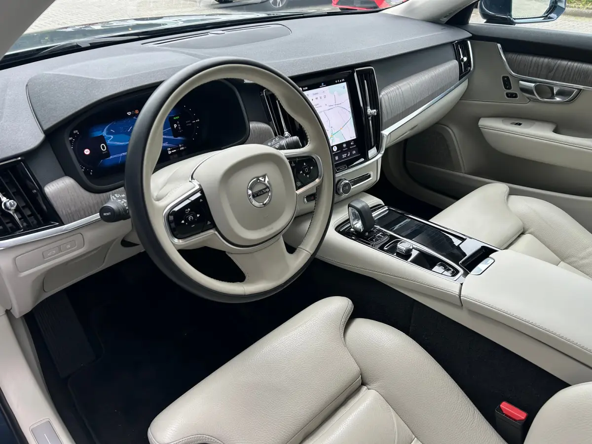 Long Range 2.0 T6 Plug-in hybrid AWD Core Bright | Memory | sOh 99% | Leder | Pilot Assist | BLIS | Stoel & stuurverwarming | Camera |