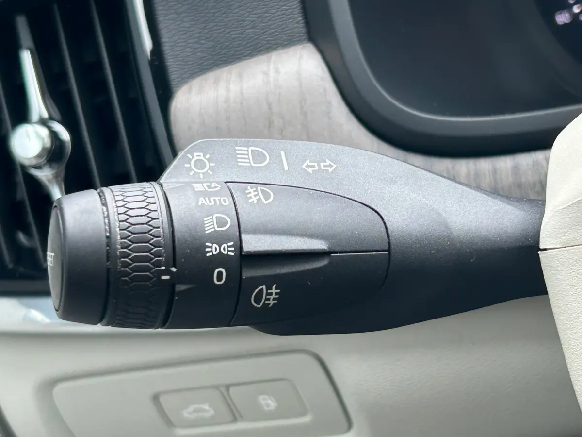 Long Range 2.0 T6 Plug-in hybrid AWD Core Bright | Memory | sOh 99% | Leder | Pilot Assist | BLIS | Stoel & stuurverwarming | Camera |