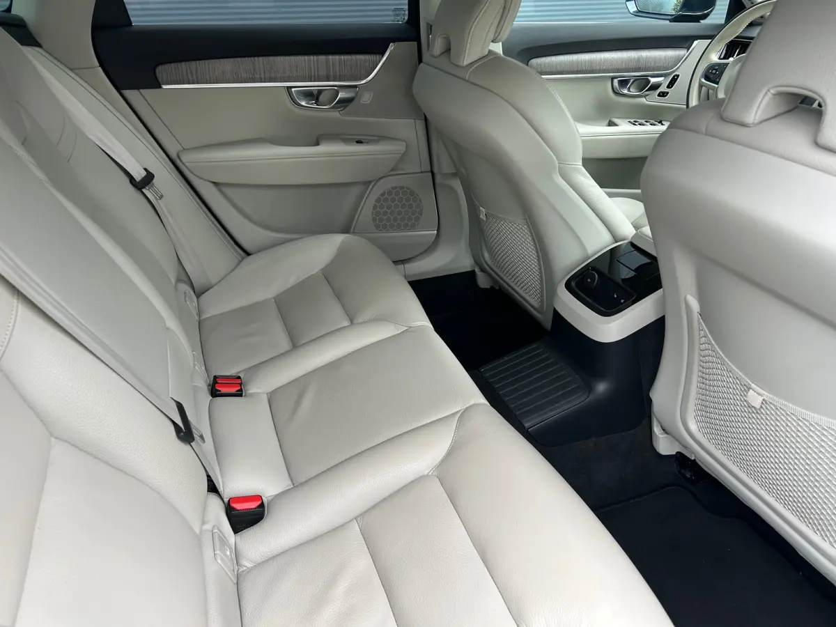 Long Range 2.0 T6 Plug-in hybrid AWD Core Bright | Memory | sOh 99% | Leder | Pilot Assist | BLIS | Stoel & stuurverwarming | Camera |