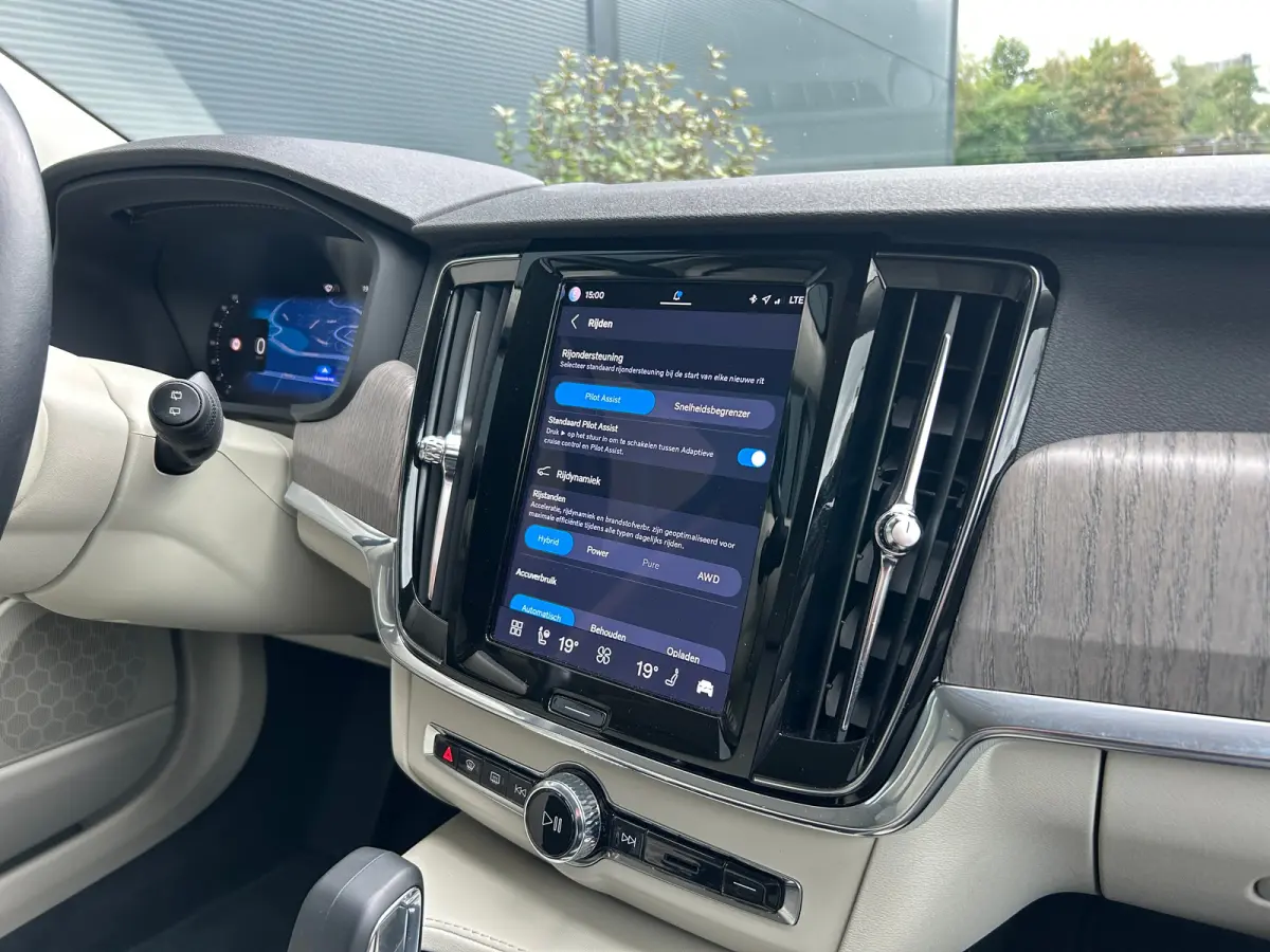 Long Range 2.0 T6 Plug-in hybrid AWD Core Bright | Memory | sOh 99% | Leder | Pilot Assist | BLIS | Stoel & stuurverwarming | Camera |