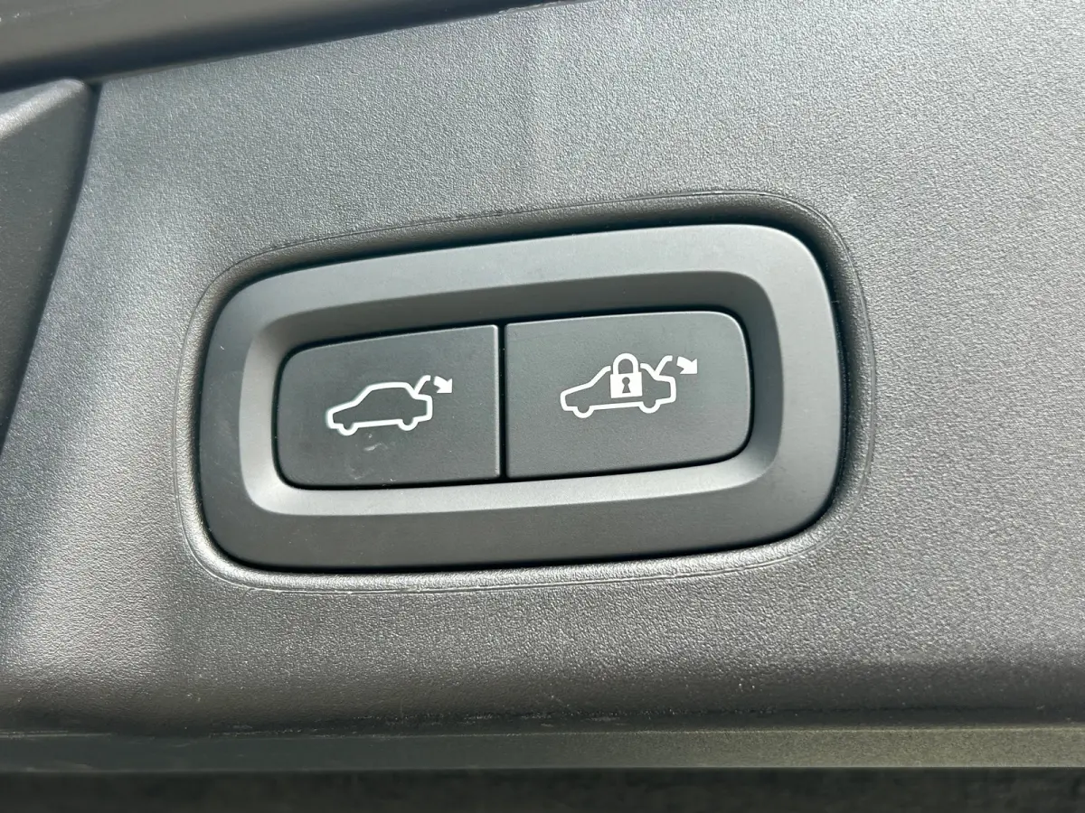 Long Range 2.0 T6 Plug-in hybrid AWD Core Bright | Memory | sOh 99% | Leder | Pilot Assist | BLIS | Stoel & stuurverwarming | Camera |