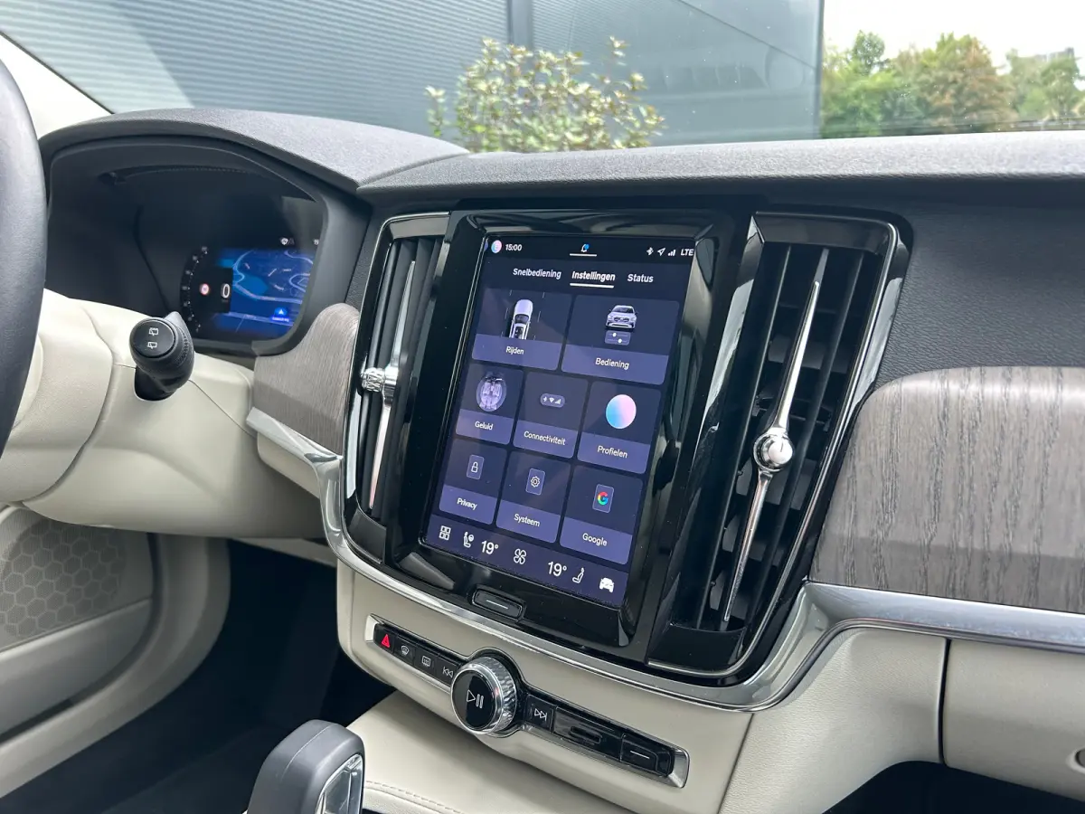 Long Range 2.0 T6 Plug-in hybrid AWD Core Bright | Memory | sOh 99% | Leder | Pilot Assist | BLIS | Stoel & stuurverwarming | Camera |