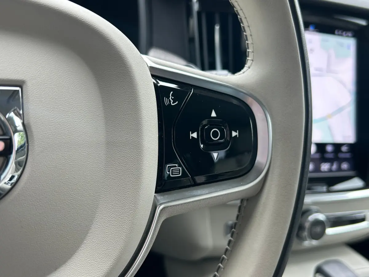Long Range 2.0 T6 Plug-in hybrid AWD Core Bright | Memory | sOh 99% | Leder | Pilot Assist | BLIS | Stoel & stuurverwarming | Camera |