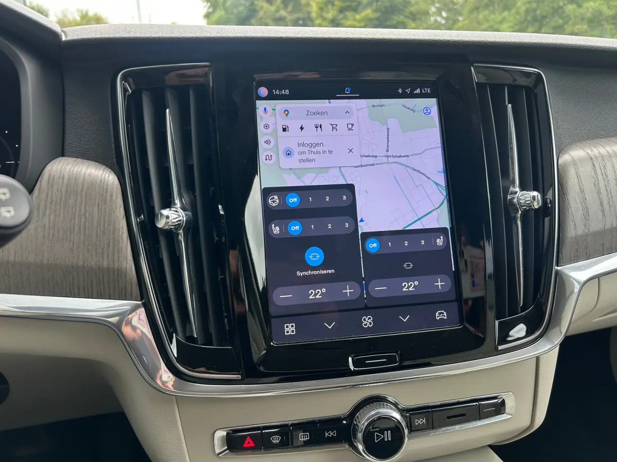 Long Range 2.0 T6 Plug-in hybrid AWD Core Bright | Memory | sOh 99% | Leder | Pilot Assist | BLIS | Stoel & stuurverwarming | Camera |