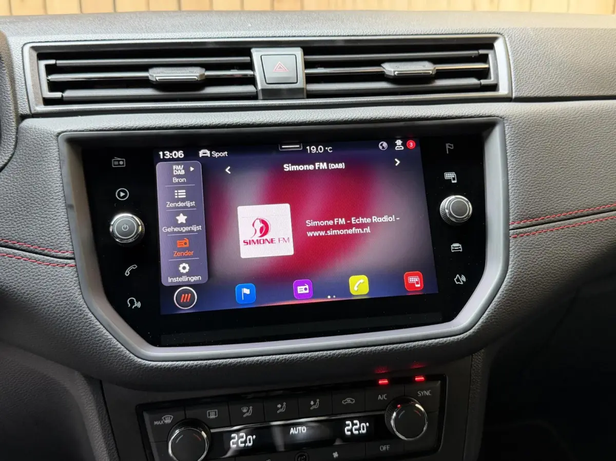 1.0 TSI FR Business Intense Apple CarPlay/Android Auto | Achteruitrijcamera | Cruise & climate control | DAB ontvanger | Navigatiesysteem | Lichtmetalen velgen | Parkeersensoren voor en acht