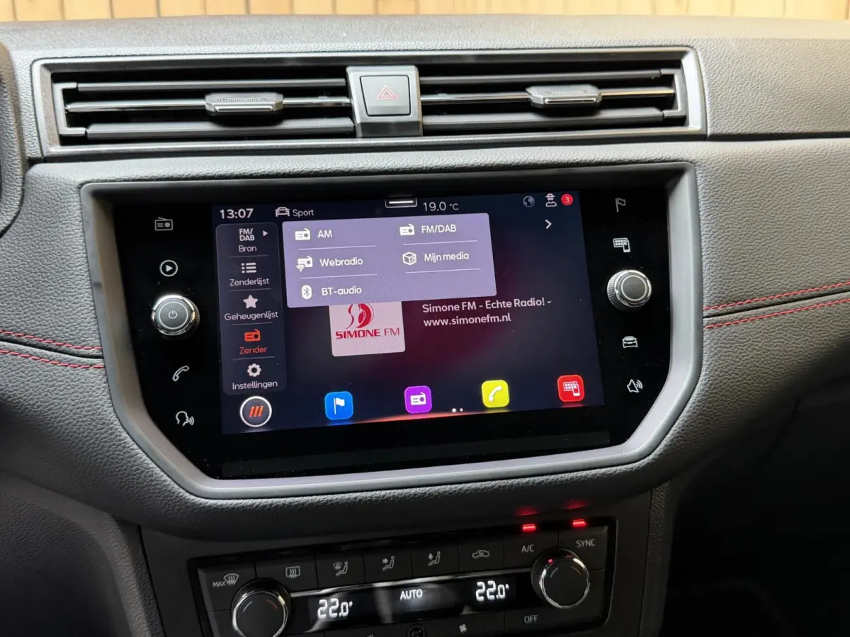 1.0 TSI FR Business Intense Apple CarPlay/Android Auto | Achteruitrijcamera | Cruise & climate control | DAB ontvanger | Navigatiesysteem | Lichtmetalen velgen | Parkeersensoren voor en acht