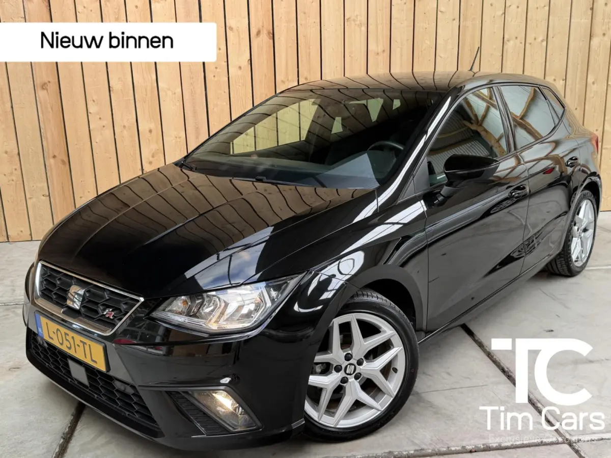 1.0 TSI FR Business Intense Apple CarPlay/Android Auto | Achteruitrijcamera | Cruise & climate control | DAB ontvanger | Navigatiesysteem | Lichtmetalen velgen | Parkeersensoren voor en acht