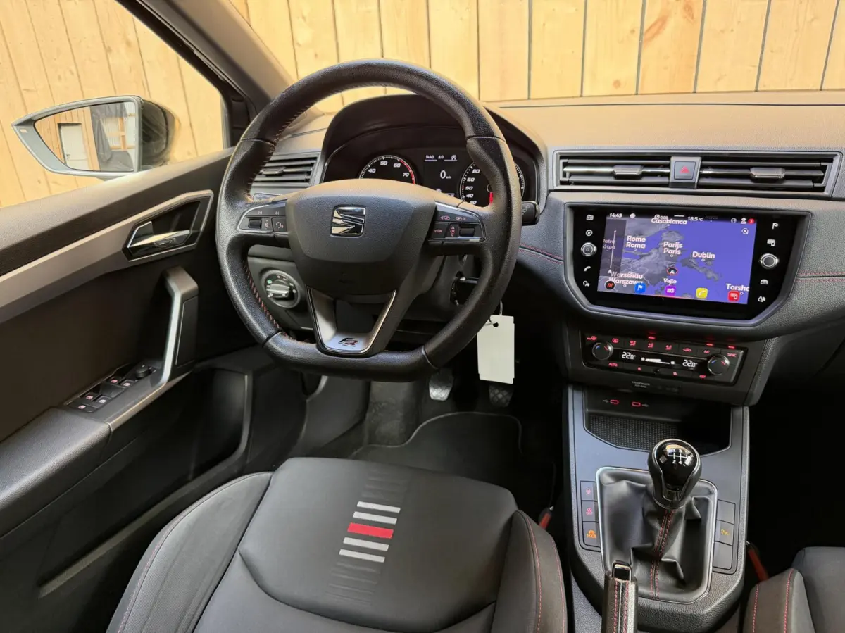 1.0 TSI FR Business Intense Apple CarPlay/Android Auto | Achteruitrijcamera | Cruise & climate control | DAB ontvanger | Navigatiesysteem | Lichtmetalen velgen | Parkeersensoren voor en acht