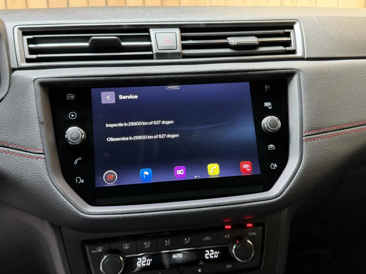 1.0 TSI FR Business Intense Apple CarPlay/Android Auto | Achteruitrijcamera | Cruise & climate control | DAB ontvanger | Navigatiesysteem | Lichtmetalen velgen | Parkeersensoren voor en acht