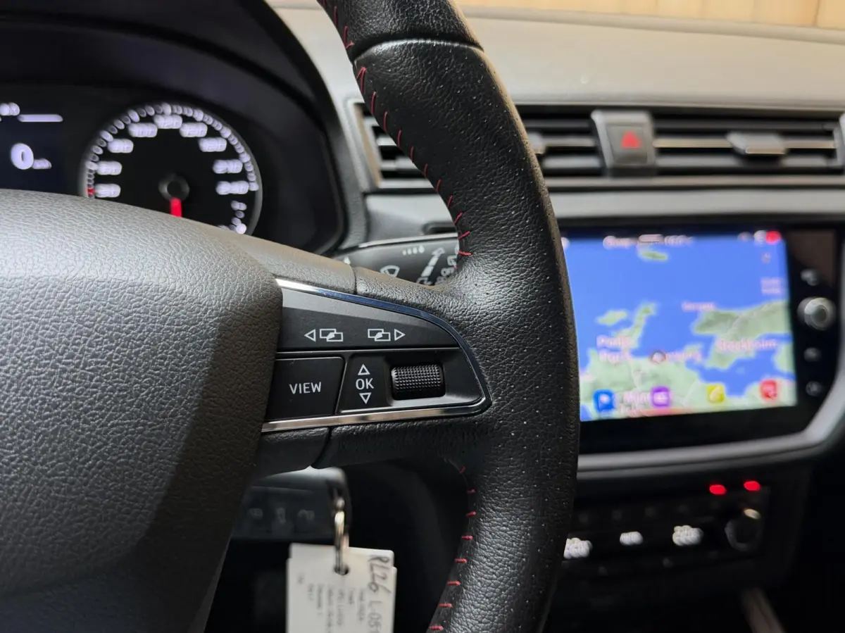 1.0 TSI FR Business Intense Apple CarPlay/Android Auto | Achteruitrijcamera | Cruise & climate control | DAB ontvanger | Navigatiesysteem | Lichtmetalen velgen | Parkeersensoren voor en acht